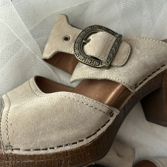 Dansko high Platform wedge leather sandal with buckle TAUPE SUEDE size 40 - Picture 4 of 10